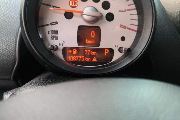 Used MINI Countryman  Odometer Close Up