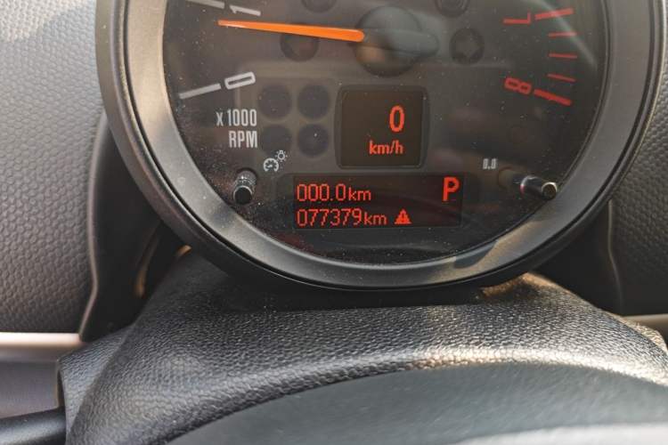 Used MINI Countryman 2014 1.6T COOPER ALL4 Fun Odometer Close Up