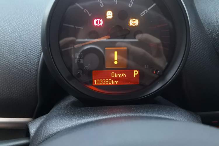 Used MINI Countryman 2014 1.6T COOPER ALL4 Fun Odometer Close Up