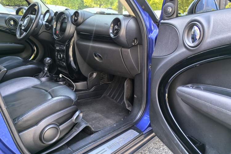 Used MINI Countryman 2014 1.6L COOPER Excitement Right Front Seat