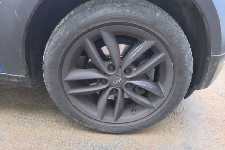 Used MINI Countryman 2014 1.6L COOPER Fun Right Front Wheel Hub