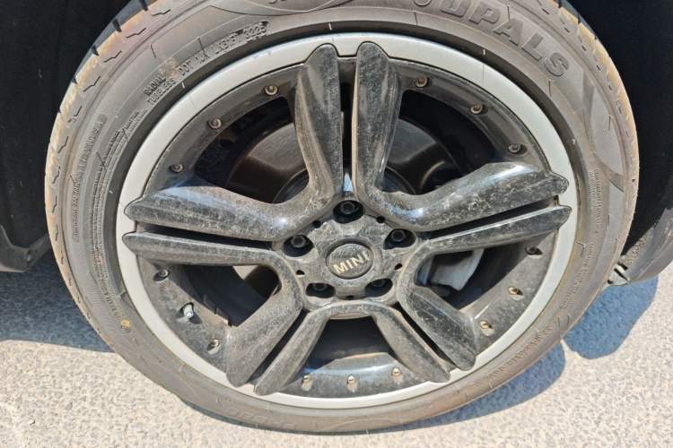 Used MINI Countryman 2014 1.6T COOPER S ALL4 Right Front Wheel Hub