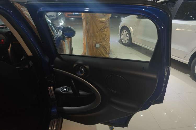 Used MINI Countryman 2014 1.6L COOPER Fun Right Rear Door Interior