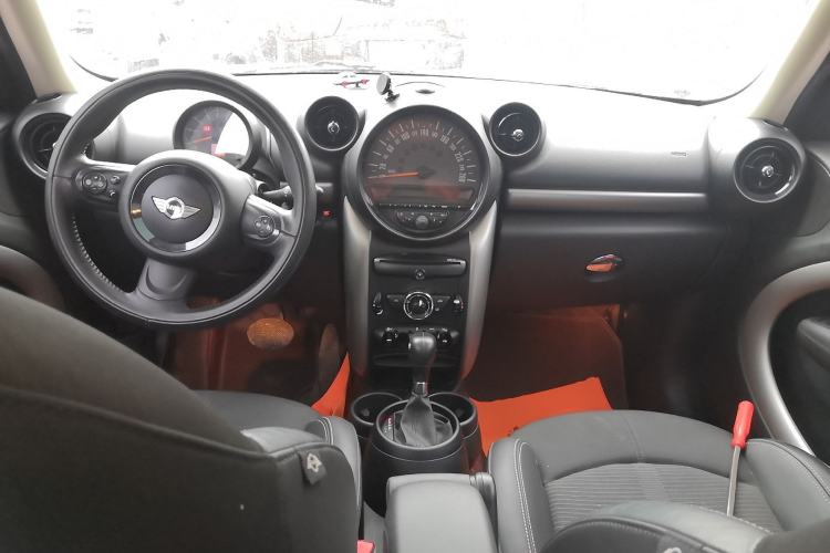 Used MINI Countryman 2014 1.6T COOPER ALL4 Fun Center Console