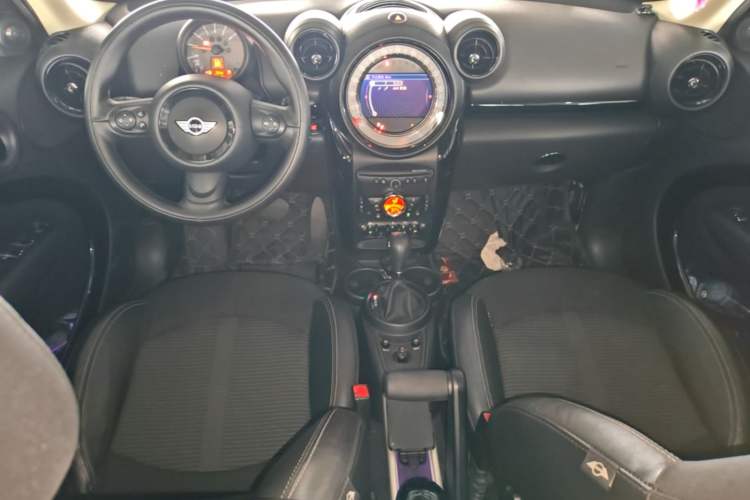 Used MINI Countryman 2014 1.6L COOPER Excitement Center Console