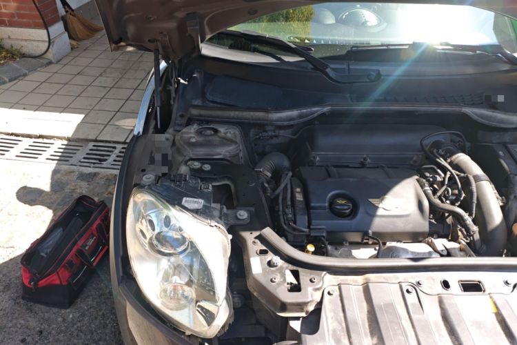 Used MINI Countryman 2014 1.6T COOPER ALL4 Excitement Engine Bay Right
