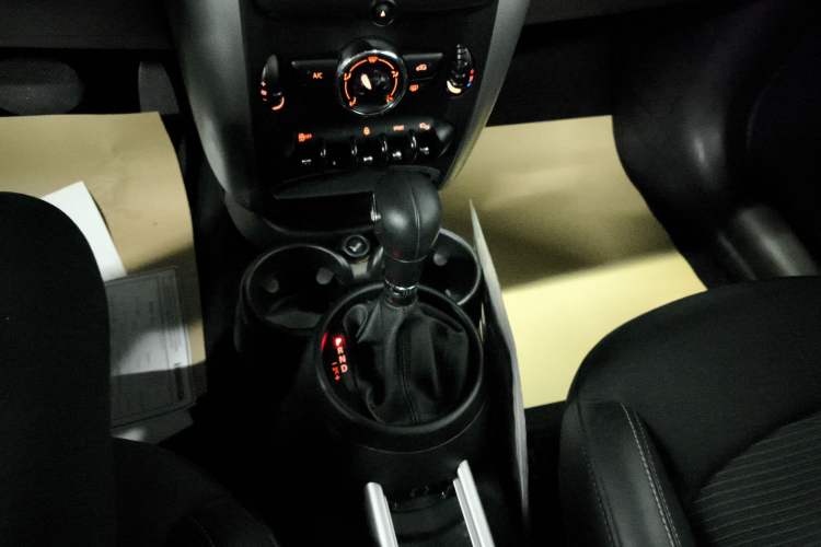 Used MINI Countryman 2014 1.6T COOPER ALL4 Fun Gear Lever