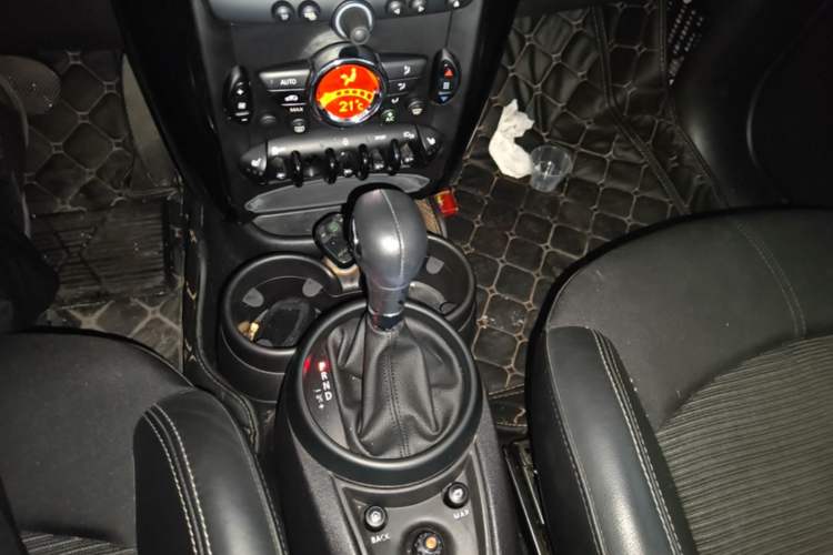 Used MINI Countryman 2014 1.6L COOPER Excitement Gear Lever
