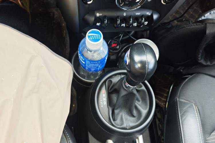Used MINI Countryman 2014 1.6T COOPER ALL4 Fun Gear Lever