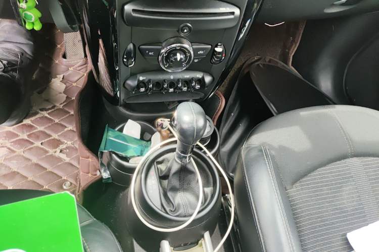 Used MINI Countryman 2014 1.6T COOPER ALL4 Fun Gear Lever