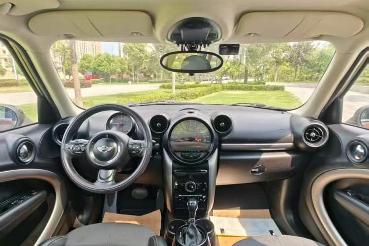 Used MINI Countryman 2014 1.6T COOPER ALL4 Fun Interior 1