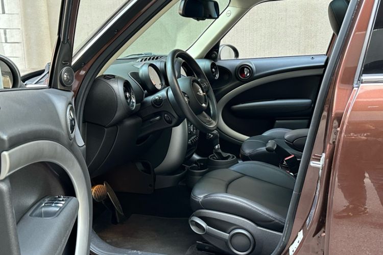 Used MINI Countryman 2014 1.6L COOPER Fun Interior 2