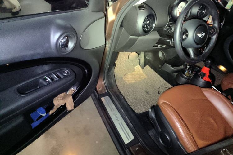Used MINI Countryman 2014 1.6L COOPER Fun Interior 3