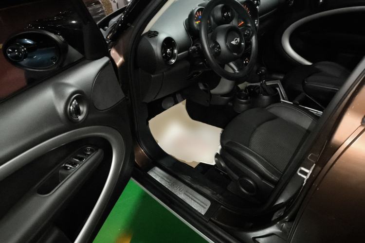 Used MINI Countryman 2014 1.6T COOPER ALL4 Fun Interior 3