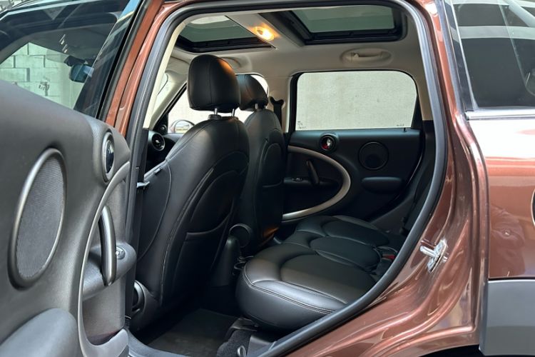 Used MINI Countryman 2014 1.6L COOPER Fun Interior 3