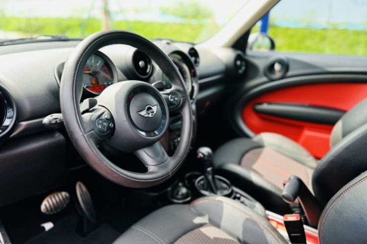 Used MINI Countryman 2014 1.6T COOPER S Interior 5