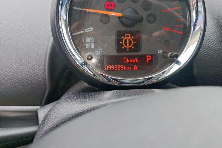 Used MINI Countryman 2014 1.6T COOPER S ALL4 Odometer Close Up