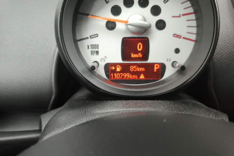 Used MINI Countryman 2014 1.6L COOPER Fun Odometer Close Up