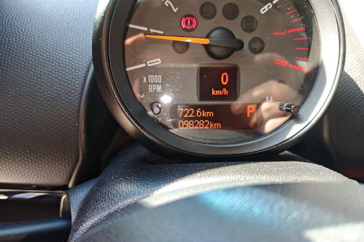 Used MINI Countryman 2014 1.6T COOPER ALL4 Excitement Odometer Close Up