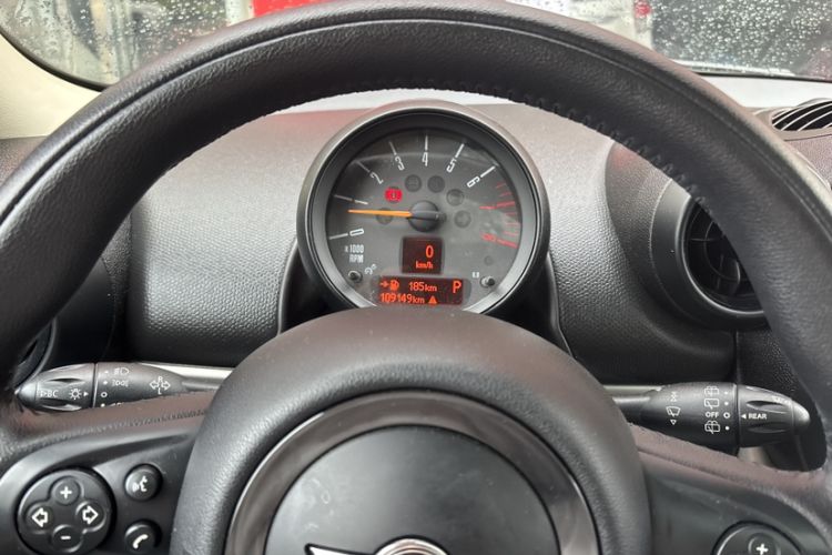 Used MINI Countryman 2014 1.6T COOPER ALL4 Fun Odometer Close Up