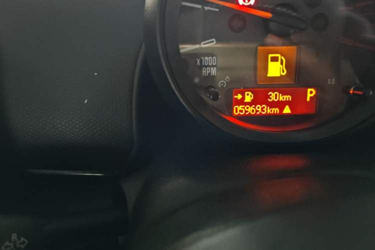 Used MINI Countryman 2014 1.6L COOPER Excitement Odometer Close Up