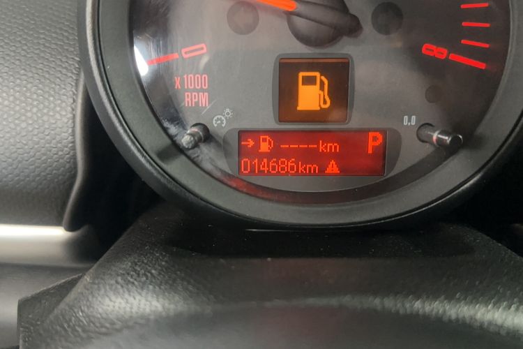 Used MINI Countryman 2014 1.6L COOPER Fun Odometer Close Up