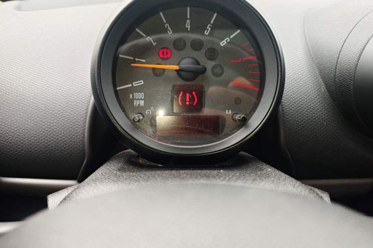 Used MINI Countryman 2014 1.6T COOPER ALL4 Fun Odometer Close Up