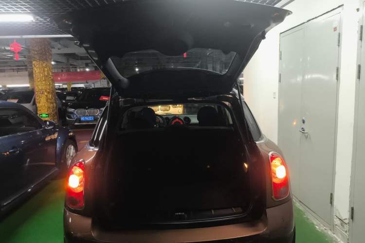 Used MINI Countryman 2014 1.6T COOPER ALL4 Fun Trunk