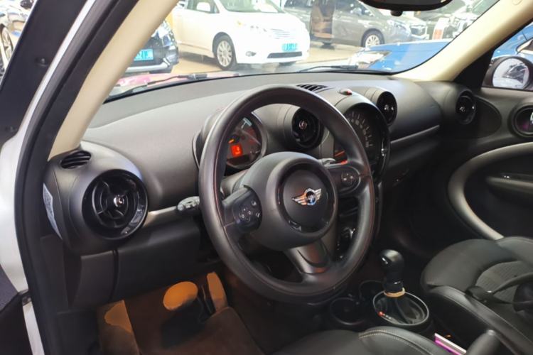 Used MINI Countryman 2014 1.6T COOPER ALL4 Fun Center Console