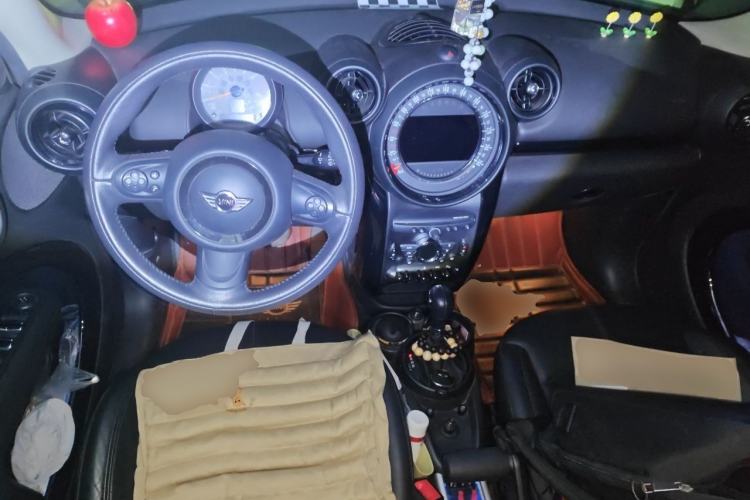 Used MINI Countryman 2014 1.6T COOPER ALL4 Excitement Center Console