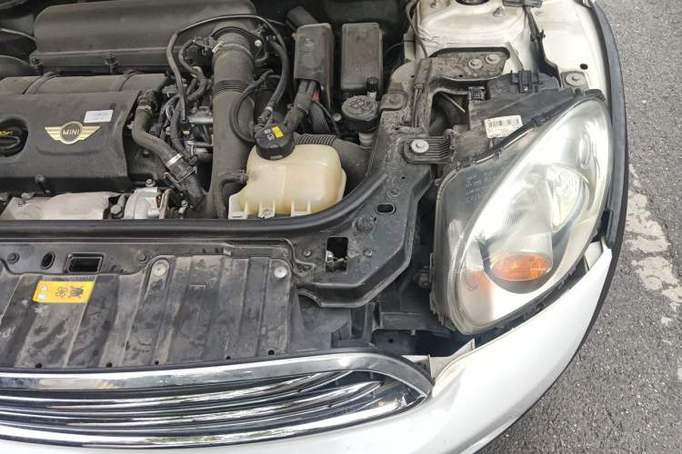 Used MINI Countryman 2014 1.6T COOPER ALL4 Fun Engine Bay Left