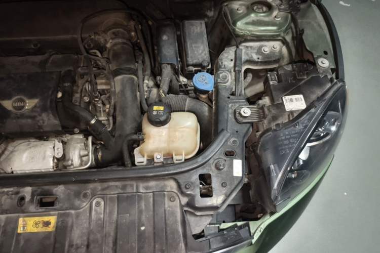 Used MINI Countryman 2014 1.6T COOPER ALL4 Excitement Engine Bay Left