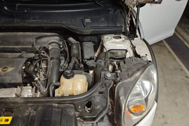 Used MINI Countryman 2014 1.6T COOPER ALL4 Fun Engine Bay Left