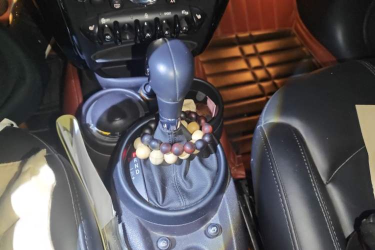 Used MINI Countryman 2014 1.6T COOPER ALL4 Excitement Gear Lever