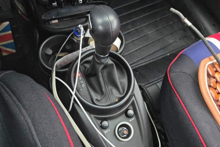 Used MINI Countryman 2014 1.6T COOPER ALL4 Excitement Gear Lever