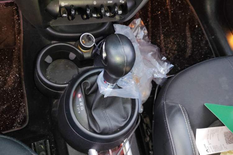 Used MINI Countryman 2014 1.6T COOPER ALL4 Fun Gear Lever