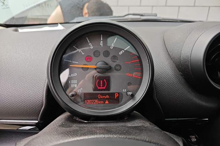 Used MINI Countryman 2014 1.6L COOPER Fun Instrument Cluster