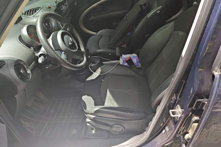 Used MINI Countryman 2014 1.6L COOPER Fun Left Front Seat