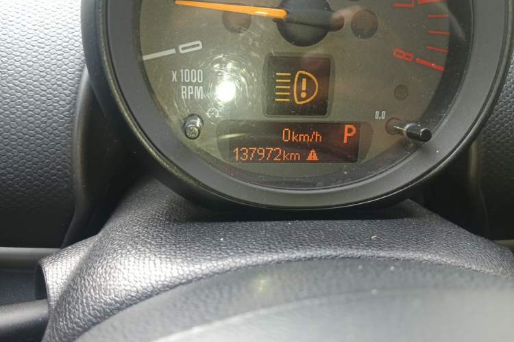 Used MINI Countryman 2014 1.6T COOPER ALL4 Fun Odometer Close Up