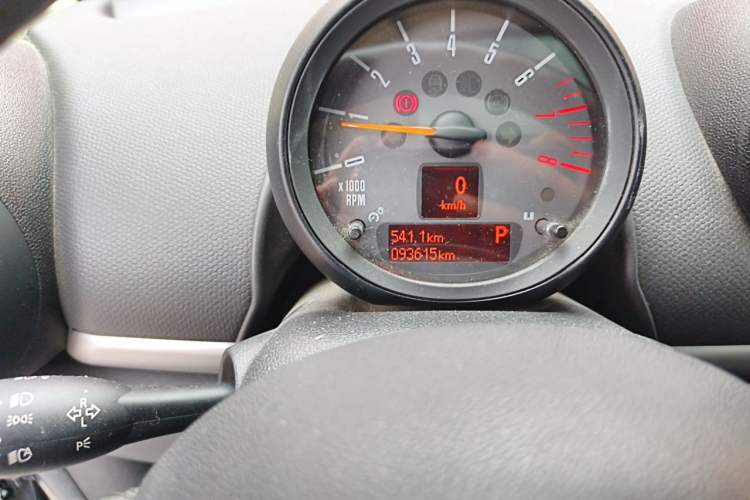 Used MINI Countryman 2014 1.6T COOPER ALL4 Fun Odometer Close Up