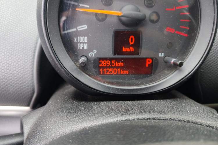 Used MINI Countryman 2014 1.6L COOPER Fun Odometer Close Up
