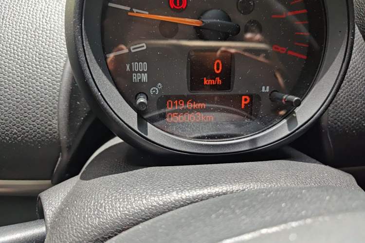 Used MINI Countryman 2014 1.6L COOPER Fun Odometer Close Up
