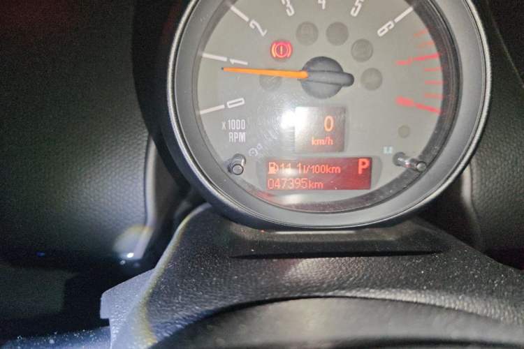 Used MINI Countryman 2014 1.6T COOPER ALL4 Excitement Odometer Close Up