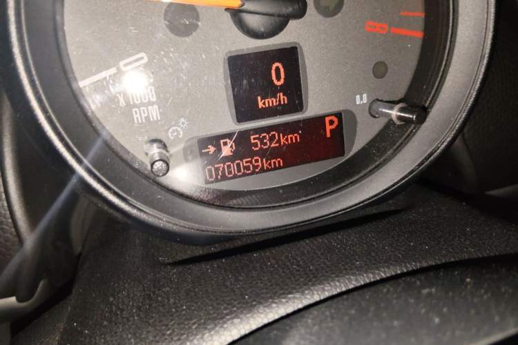 Used MINI Countryman 2014 1.6T COOPER ALL4 Fun Odometer Close Up