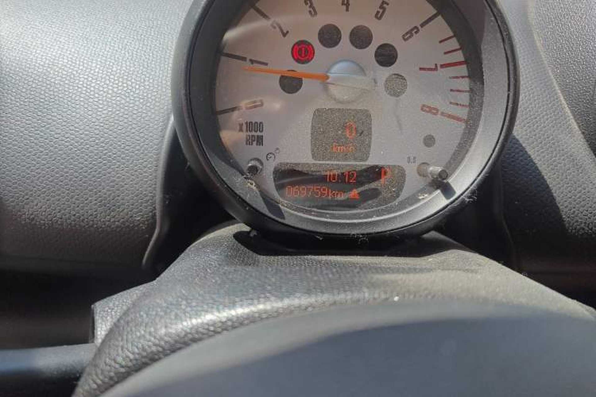 Used MINI Countryman 2014 1.6L COOPER Fun Odometer Close Up