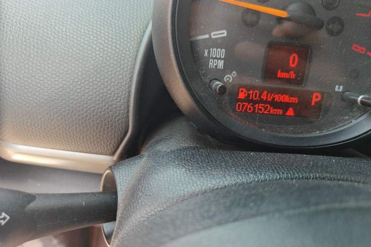 Used MINI Countryman 2014 1.6L COOPER Fun Odometer Close Up