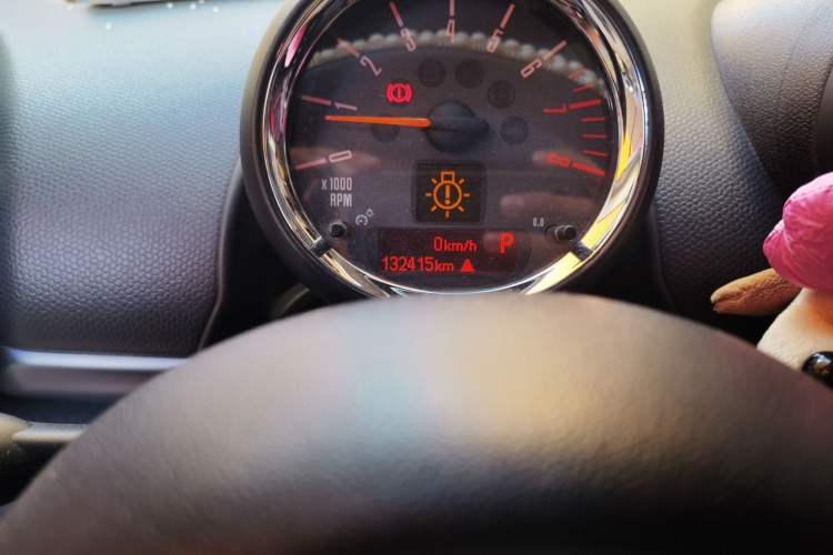 Used MINI Countryman 2014 1.6T COOPER S ALL4 Odometer Close Up