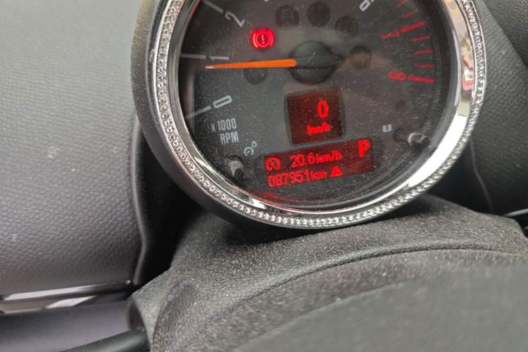 Used MINI Countryman 2014 1.6T COOPER ALL4 Excitement Odometer Close Up