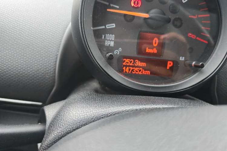 Used MINI Countryman 2014 1.6T COOPER ALL4 Excitement Odometer Close Up