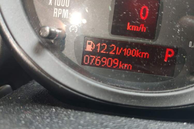 Used MINI Countryman 2014 1.6T COOPER ALL4 Fun Odometer Close Up